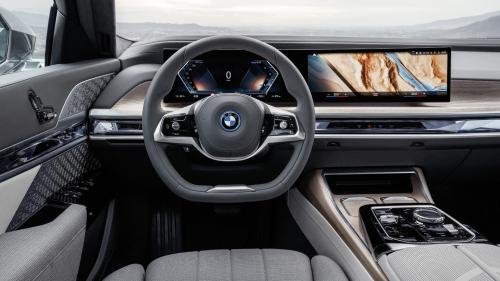 BMW i7