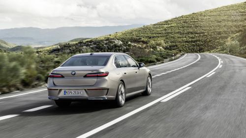 BMW i7