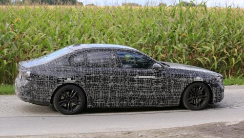 «Κατασκοπευτική» εικόνα των δοκιμών εξέλιξης της νέας BMW i5