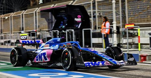 Ο Fernando Alonso με την Alpine Α522 την πρώτη μέρα των δοκιμών στο Μπαχρέιν