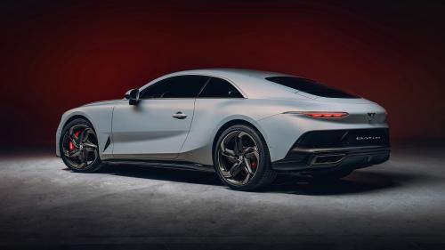 Κεντρική φωτό & πάνω: Η σπάνια και συλλεκτική Bentley Batur των 18 αντιτύπων