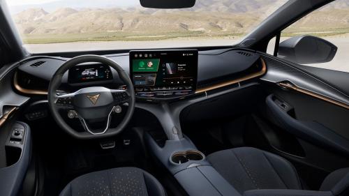 Σχεδιαστικό highlight στην καμπίνα του Tavascan είναι η "γέφυρα" μεταξύ ταμπλό και κεντρικού τούνελ, η οποία εξυπηρετεί και ουσιαστικό σκοπό προσφέροντας έξτρα υποστήριξη στο ταμπλό.