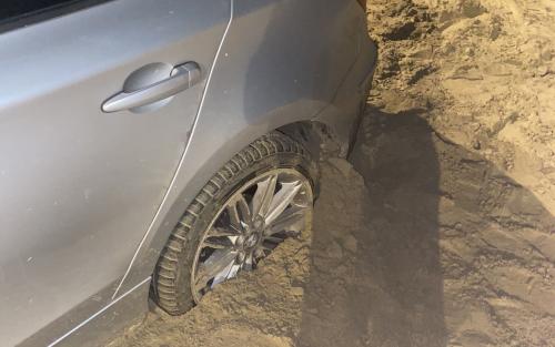 car stuck in sand 2