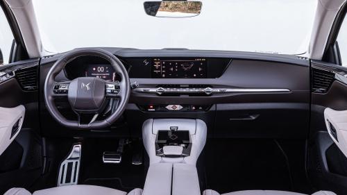 DS 4 Cross 1.5 BlueHDi 130 EAT8 9