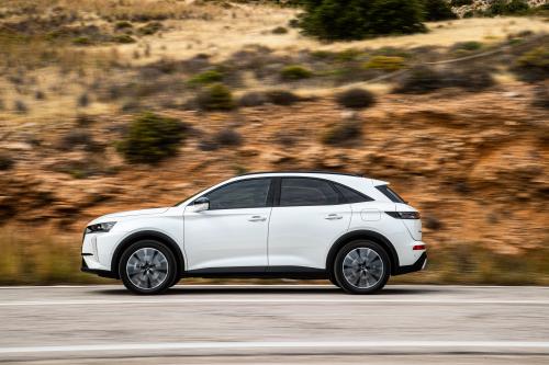 DS 7 E-Tense 300ps vs Lexus NX 450h
