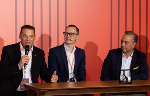 Από αριστερά προς τα δεξιά, ο Ran Danai, CEO, Union Group, ο Wojtek Bodziony Head of Corporate Operation &amp; Strategy and Importer Markets και ο Θανάσης Κονιστής General Manager, GEO Mobility Hellas.