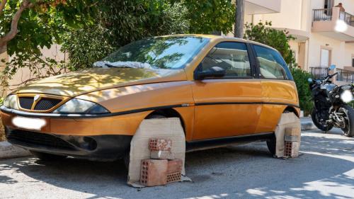 εγκαταλελειμμένο όχημα