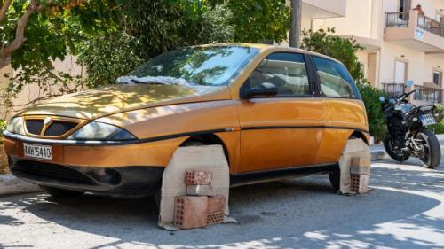 εγκαταλελειμμένο αυτοκίνητο