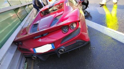Ferrari F8 Tributo Crash 2