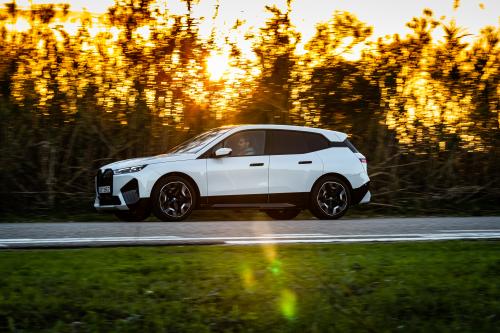 BMW iX