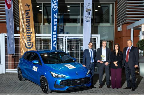 Ιωάννης Καραβάς (Διευθυντής Marketing MG) &amp; Παναγιώτης Τορνάρος (Brand Director MG) &amp; Σήλια Κωνσταντινίδη (Marketing Department MG) &amp; Νίκος Λουπάκης