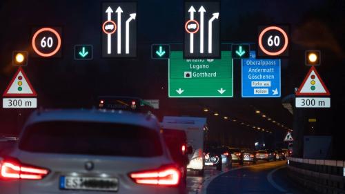 Οι διερχόμενοι οδηγοί αντιμετωπίζουν συχνά μποτιλιάρισμα στη σήραγγα.