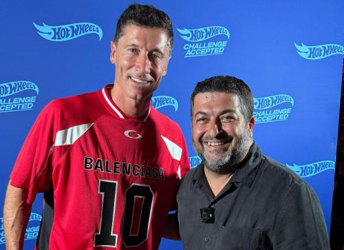 O Robert Lewandowski με τον απεσταλμένο του Car And Motor, Πάνο Σεϊτανίδη
