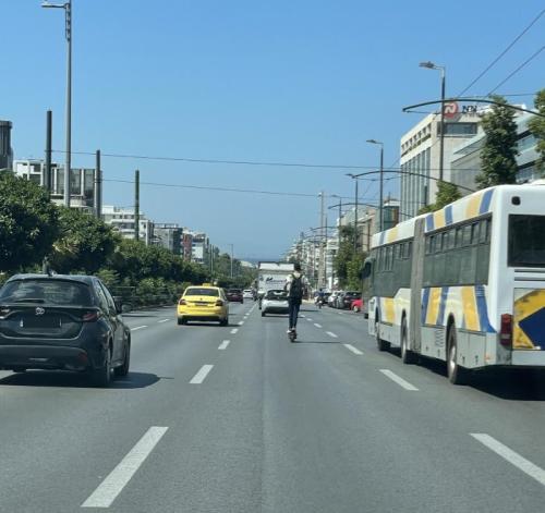 Πατίνι στη Λ. Συγγρού