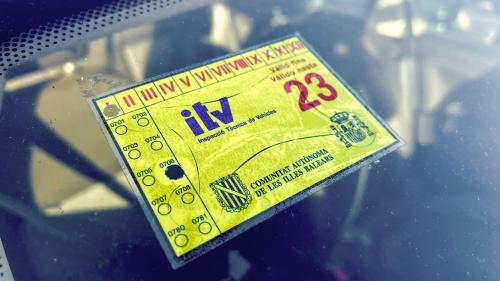 Το αυτοκόλλητο που χρησιμοποιείται στην Ισπανία. 