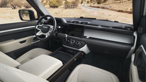 Land Rover Defender 130 7