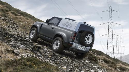 Land Rover Defender Hard Top 2