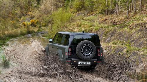 Land Rover Defender OCTA 5