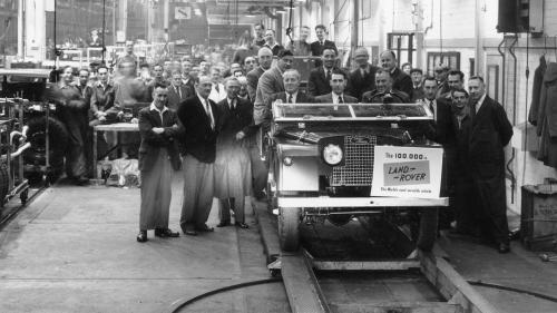 Το αντίτυπο 100.000 του πρωταρχικού Land Rover Series I βγαίνει από το εργοστάσιο του Solihull