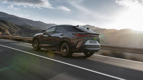 Lexus RZ 450e 2
