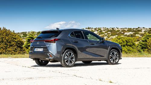 Lexus UX 250 h AWD 2