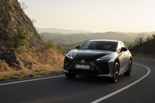 Lexus RZ