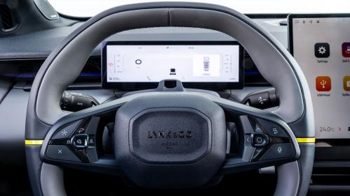 Lynk & Co 02 8