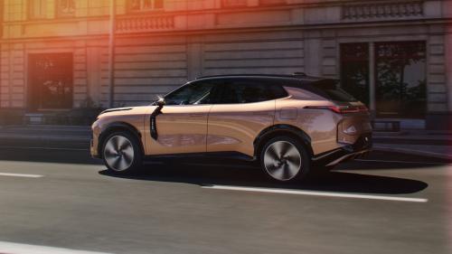 Lynk & Co 08 7