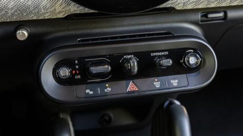 Renault 5 E-Tech Electric vs MINI Cooper SE
