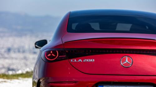 Mercedes-Benz CLA 200 Hybrid 