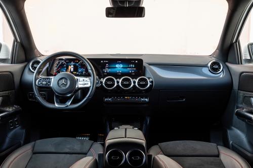 Mercedes GLA vs BMW X1