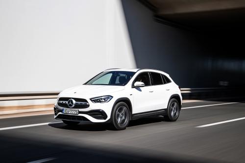 Mercedes GLA vs BMW X1