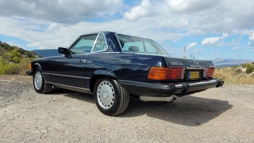 Mercedes-Benz 560 SL 2