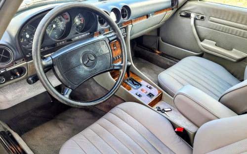Mercedes-Benz 560 SL 3