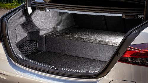 Mercedes-Benz E 300 e 11