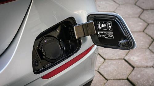 Mercedes-Benz E 300 e 12