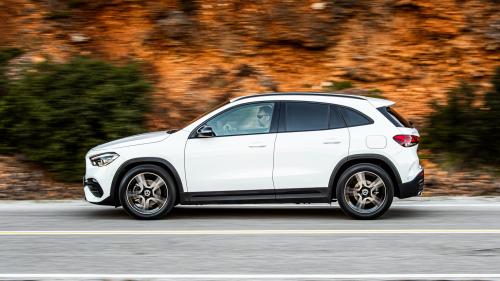 Mercedes-Benz GLA 200 2