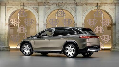 Mercedes-Maybach EQS 680 SUV 7