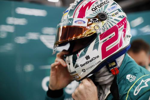 O αρκετά έμπειρος 35χρονος Nico Hulkenberg έκανε δύο αγώνες με την Aston Martin φέτος, αλλά χωρίς ιδιαίτερη επιτυχία.