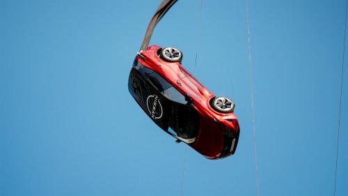 Nissan Qashqai bungee jumping 3