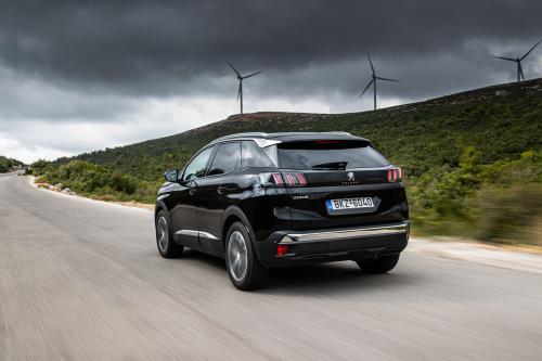 Nissan Qashqai vs Peugeot 3008