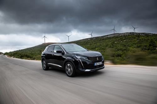 Nissan Qashqai vs Peugeot 3008