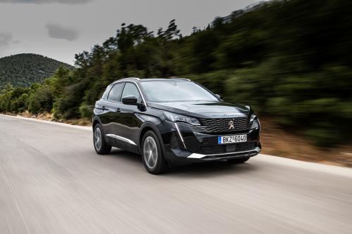 Nissan Qashqai vs Peugeot 3008