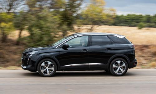 Nissan Qashqai vs Peugeot 3008