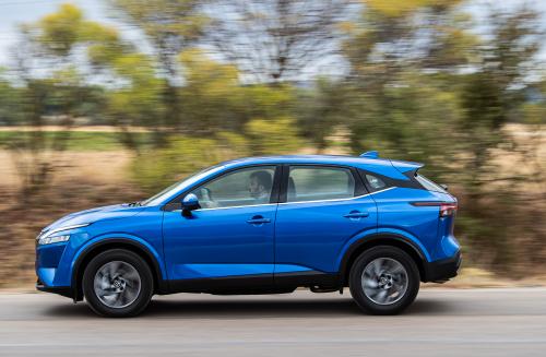 Nissan Qashqai vs Peugeot 3008