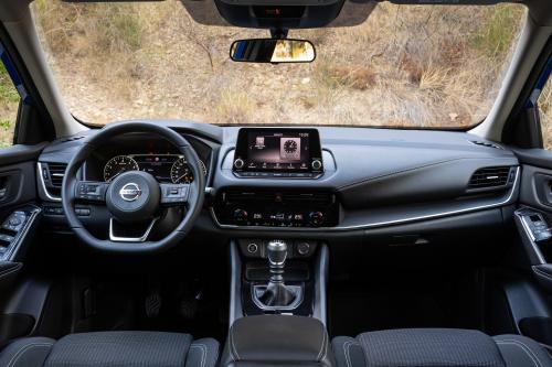 Nissan Qashqai vs Peugeot 3008