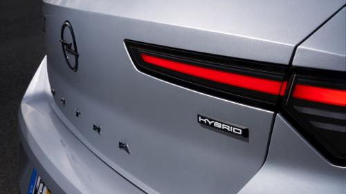 Opel Astra Hybrid 4