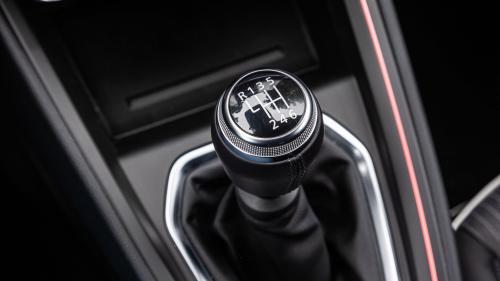 Opel Corsa 1.5D vs Renault Clio 1.5 Blue dCi 100 19