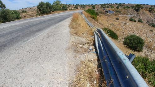 παλαιά στηθαία ασφαλείας στα Λιμανάκια