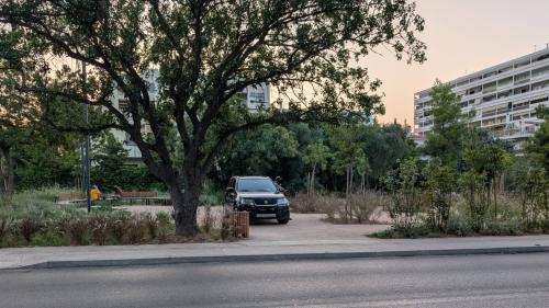 παράνομο παρκάρισμα σε πάρκο στο χαλάνδρι